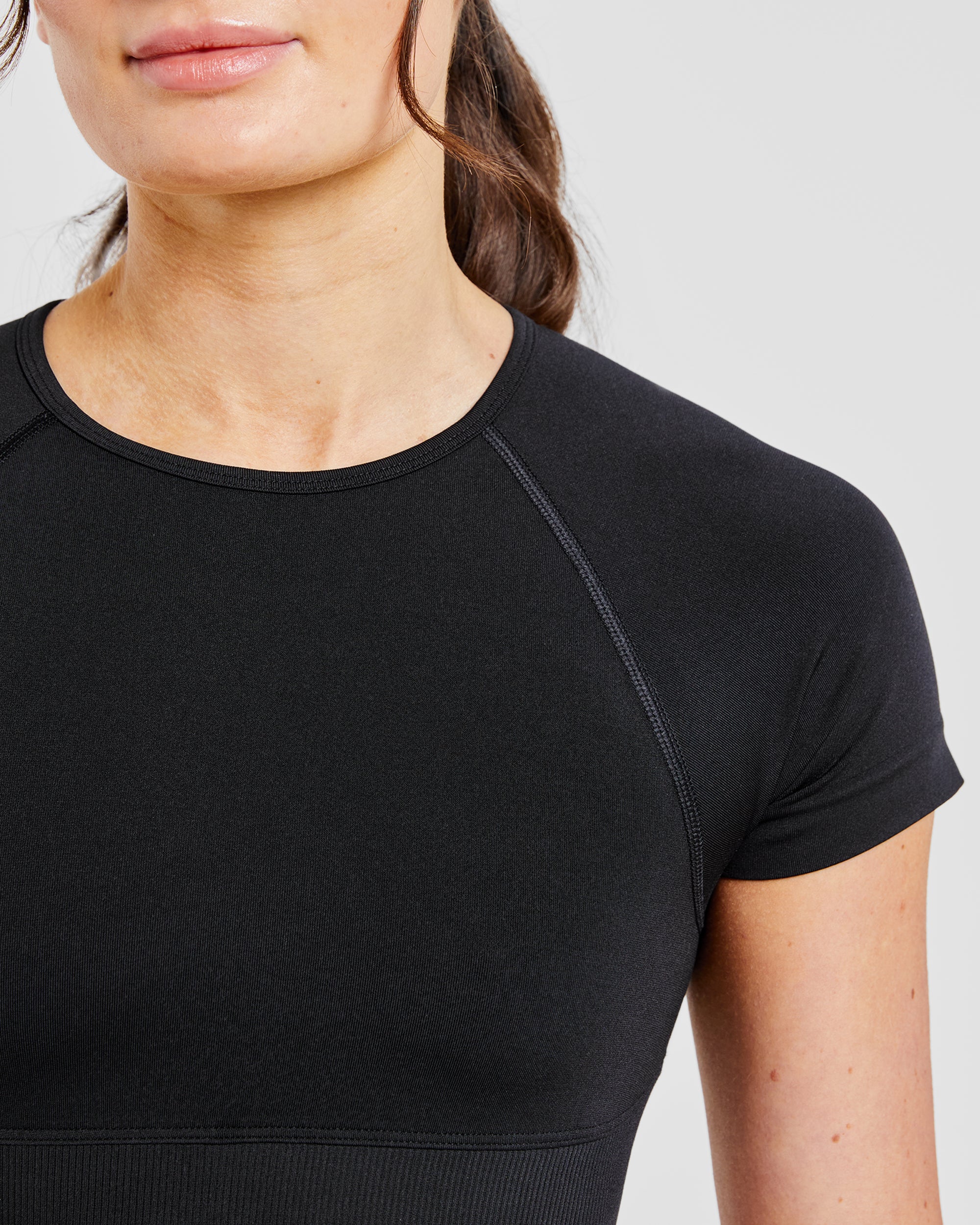 Adapt Seamless Crop Top - Black