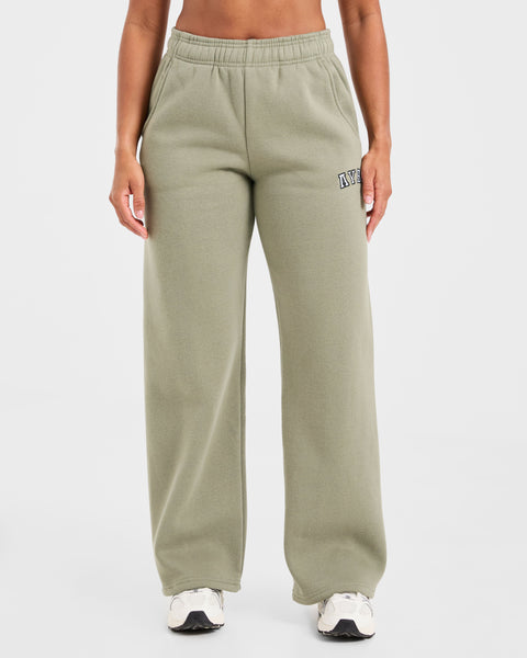 MLB■(W)Varsity Sportive Loose Jogging Pants★送料込 Varsity 2.0 Oversized Straight Leg Joggers - Muted Olive