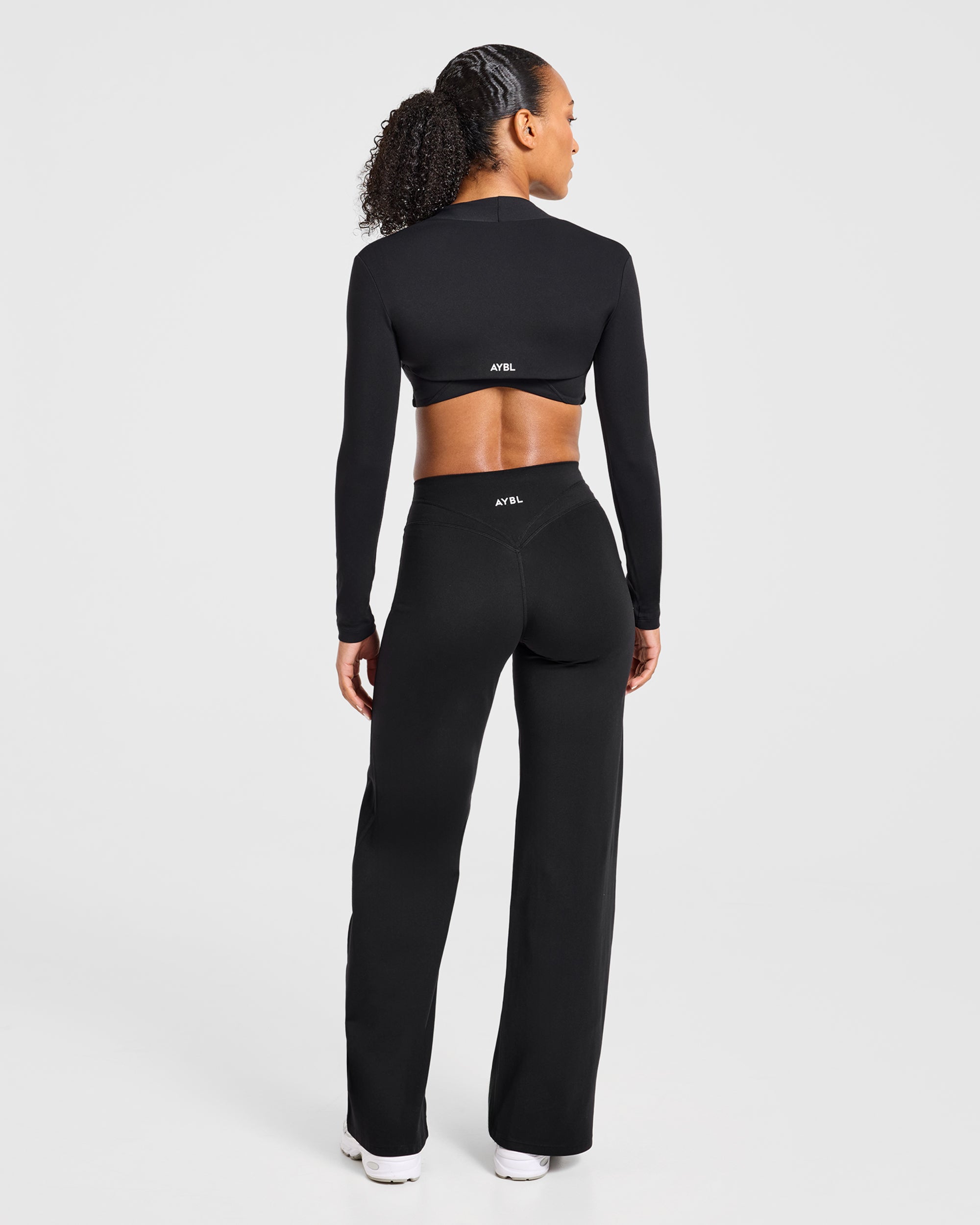 Engage Shrug - Black