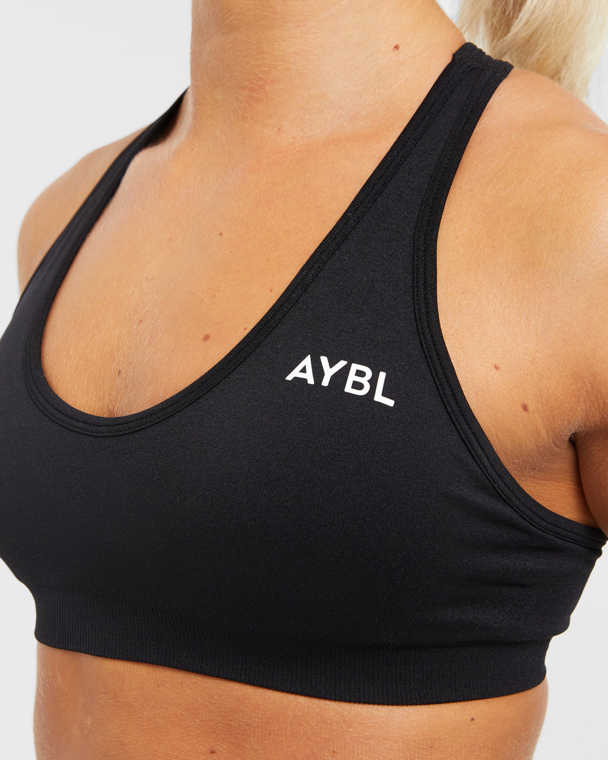 Essential Seamless Racer Back Sports Bra - Black