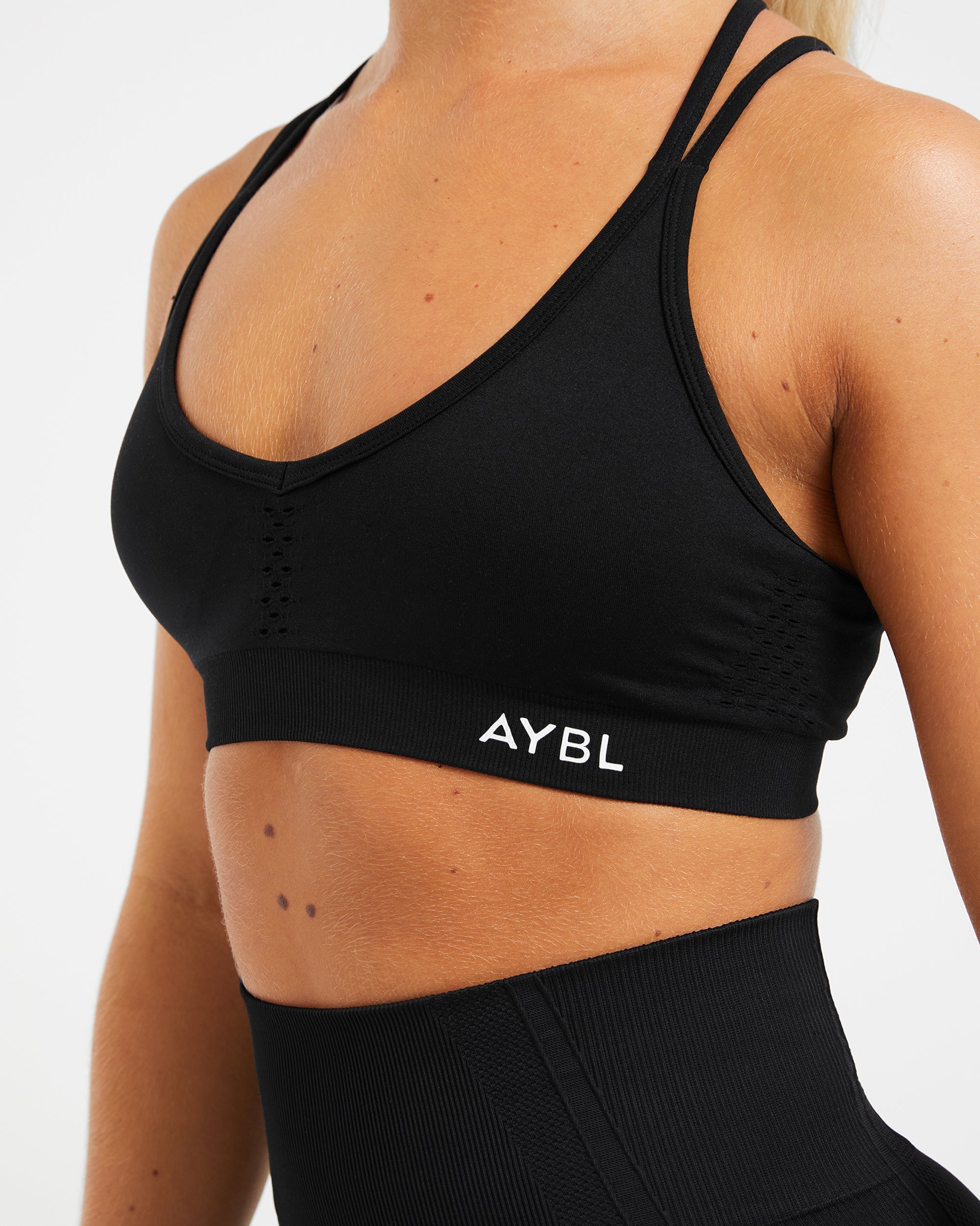 Essential Seamless Strappy Sports Bra - Black