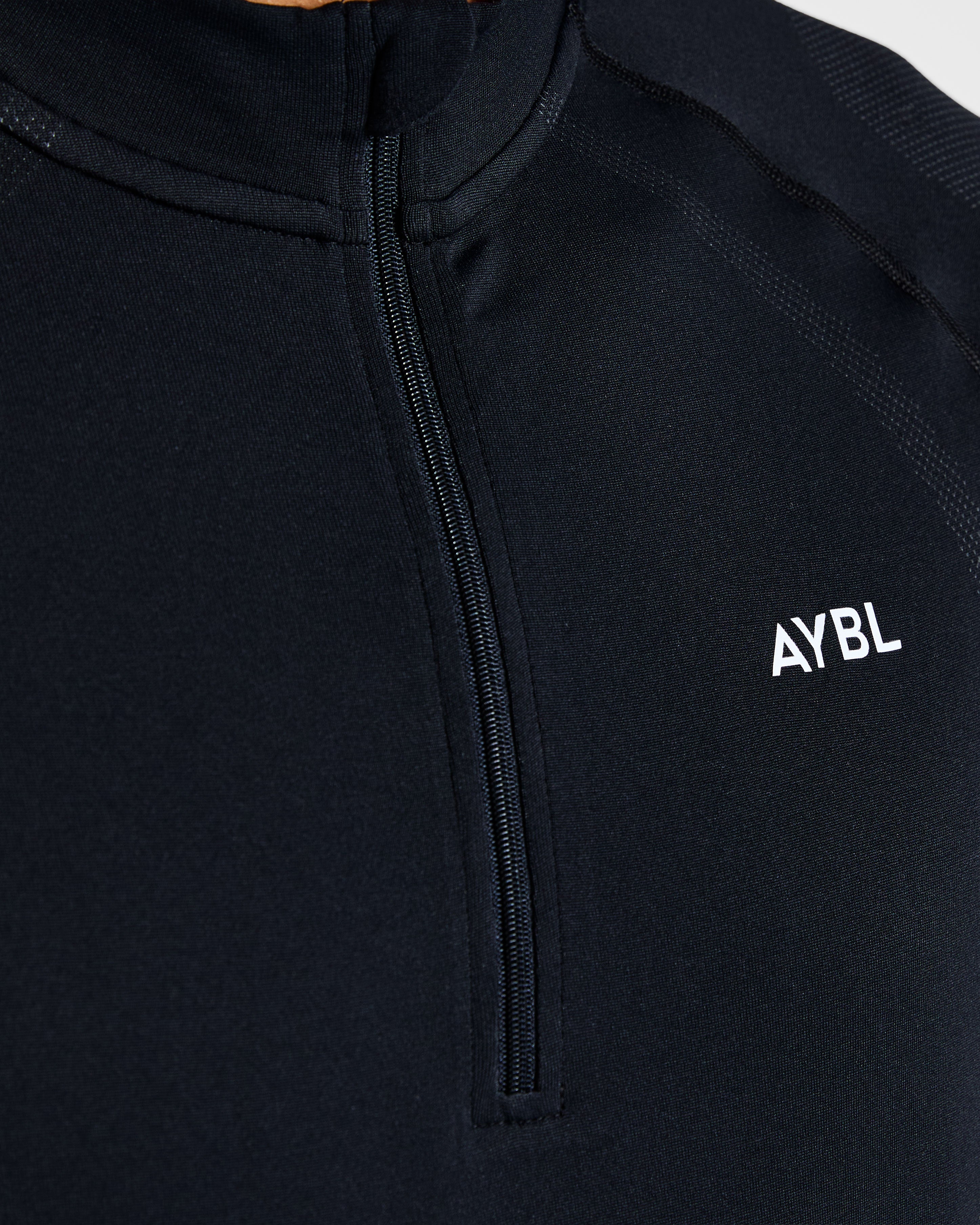 Attain Seamless 1/2 Zip Pullover - Black