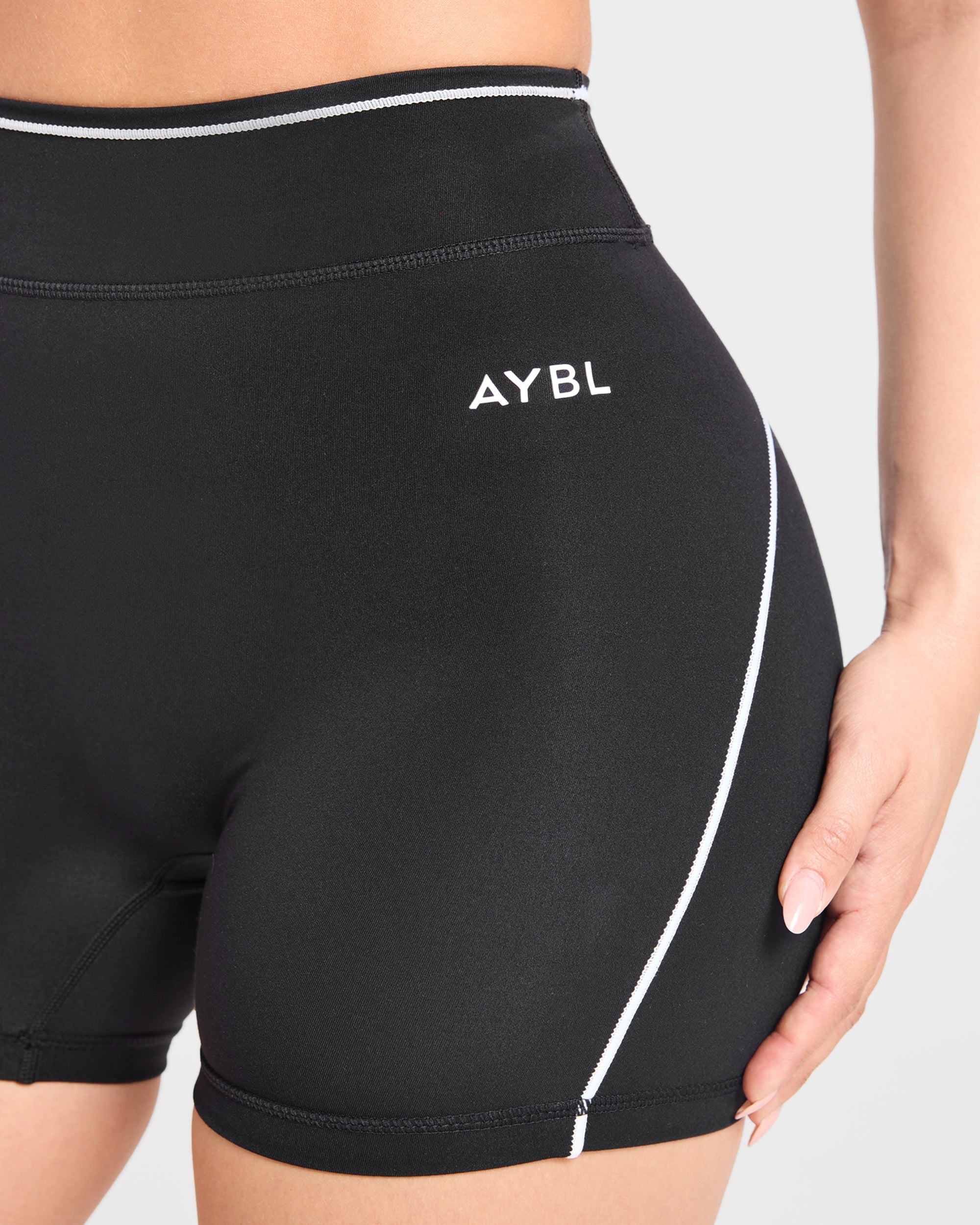 Form Shorts - Black