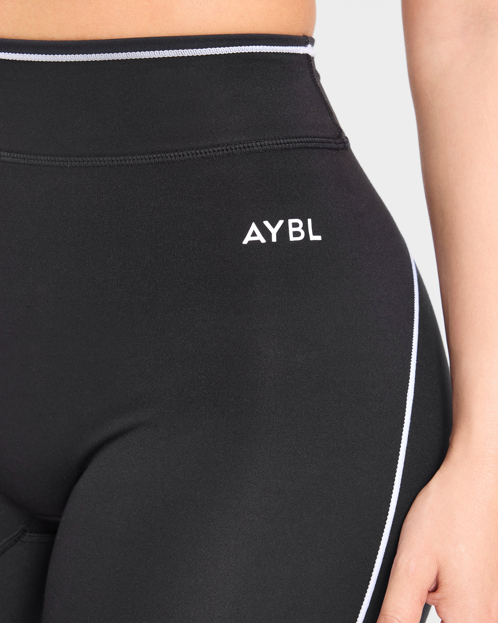 Form Capris - Black