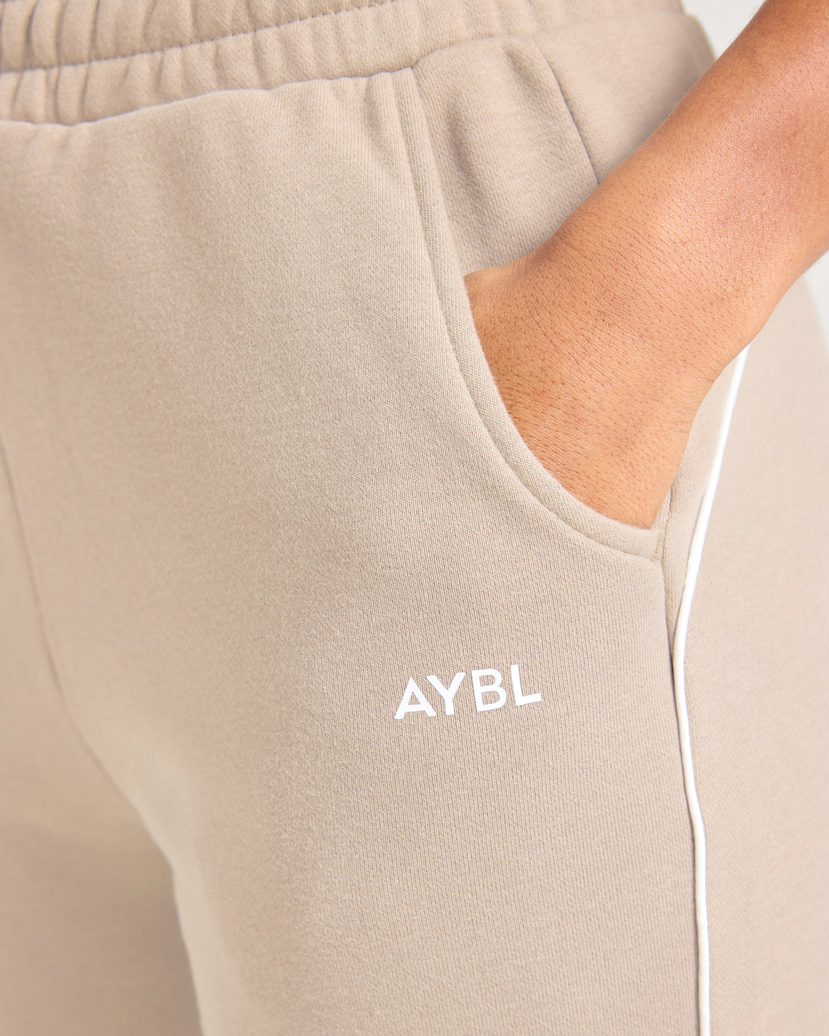 Form Straight Leg Joggers - Mocha
