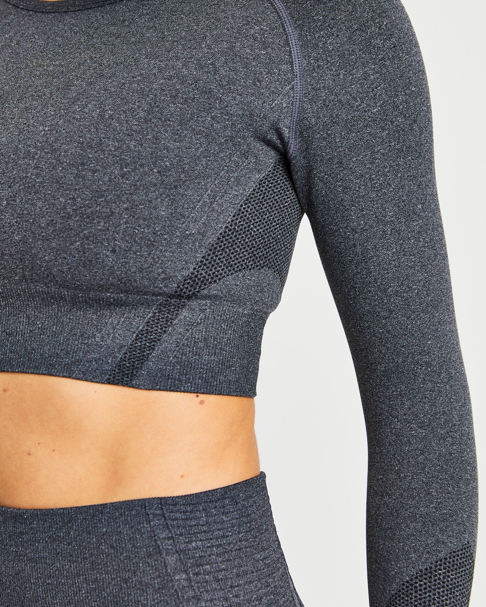 Balance V2 Seamless Long Sleeve Crop Top - Speckle Black